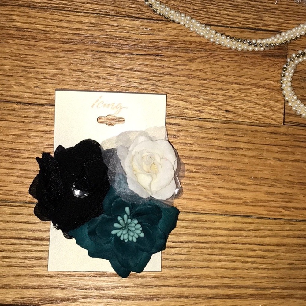 NWT ICING 3pc Barrettes
